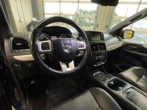 Used 2017 Dodge Grand Caravan GT image 12