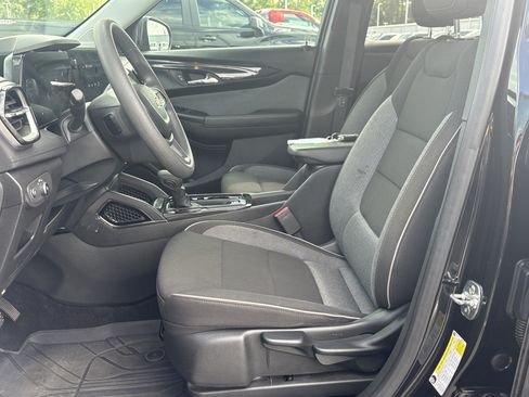 Used 2025 Chevrolet TrailBlazer LS w/ LS Convenience Package FWD image 16