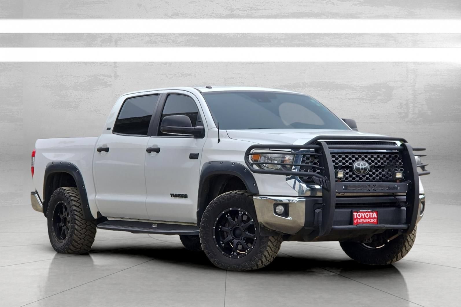 Used 2018 Toyota Tundra SR5 w/ SR5 Upgrade Package AWD/4WD image 2