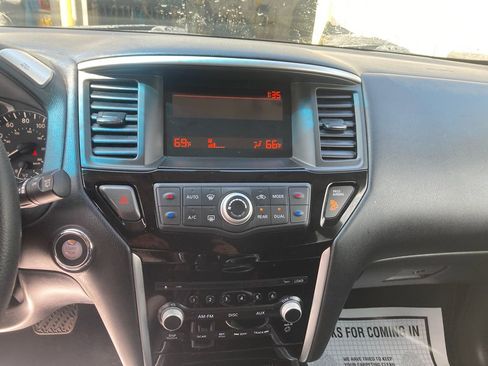 Used 2015 Nissan Pathfinder S image 25