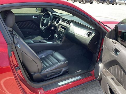 Used 2011 Ford Mustang Premium w/ 202A Rapid Spec Order Code RWD image 17
