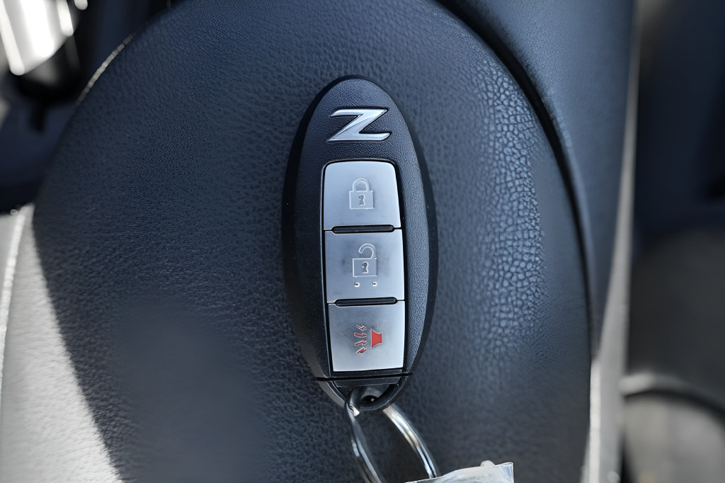 Used 2017 Nissan 370Z NISMO RWD image 37