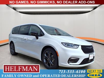 New 2026 Chrysler Pacifica Select