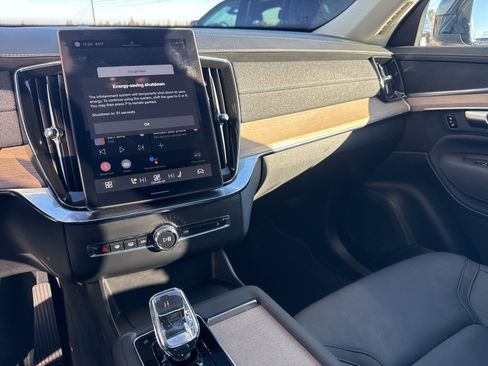 Certified 2025 Volvo XC90 B6 Plus image 22