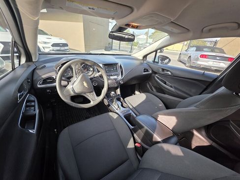 Used 2017 Chevrolet Cruze LT w/ Convenience Package image 12