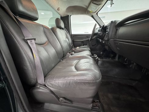 Used 2006 Chevrolet Silverado 2500 W/T w/ Snow Plow Prep Package AWD/4WD image 21