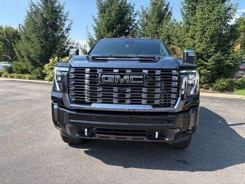 Used 2024 GMC Sierra 3500 Denali Ultimate AWD/4WD image 9
