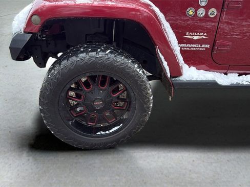 Used 2012 Jeep Wrangler Unlimited Sahara image 9