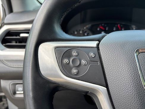 Used 2023 GMC Acadia SLT image 17