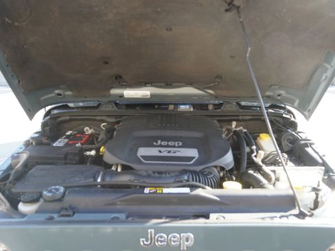 Used 2015 Jeep Wrangler Unlimited Rubicon w/ Dual Top Group image 27