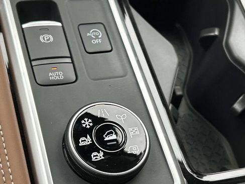 New 2026 Nissan Pathfinder Platinum AWD/4WD image 31