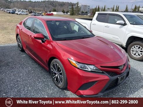 Used 2020 Toyota Camry SE image 1