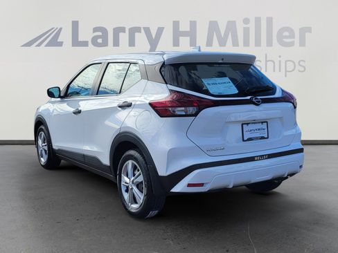 Used 2023 Nissan Kicks S image 3