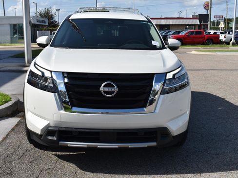 Used 2024 Nissan Pathfinder SL FWD image 19