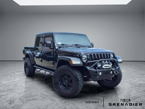 Used 2021 Jeep Gladiator Sport AWD/4WD image 1