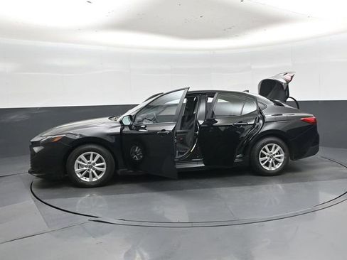 Used 2025 Toyota Camry LE image 49