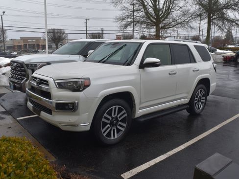 Used 2023 Toyota 4Runner Limited image 1