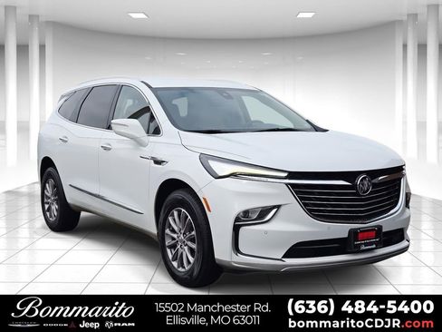 Used 2023 Buick Enclave Essence image 1