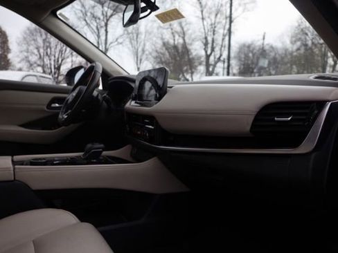 Used 2023 Nissan Rogue SV image 41