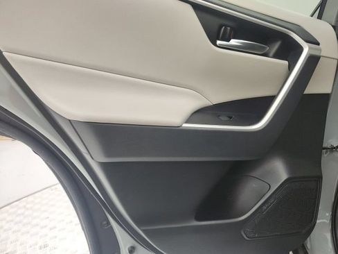 Used 2022 Toyota RAV4 XLE FWD image 9