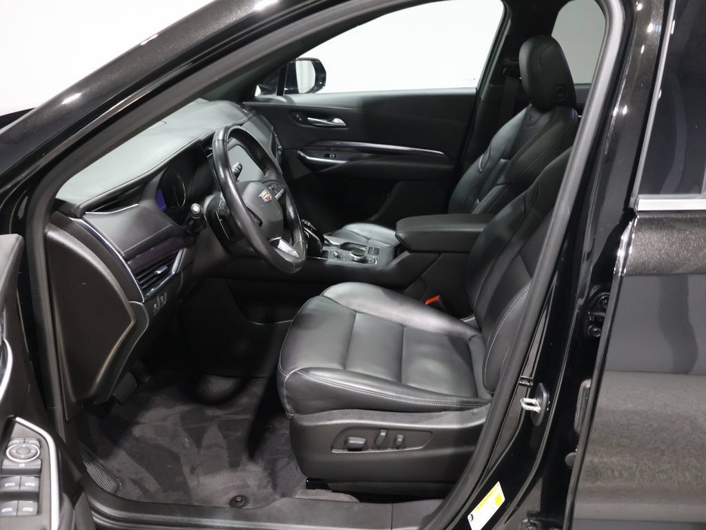 Used 2023 Cadillac XT4 Luxury w/ Cold Weather Package AWD/4WD image 12
