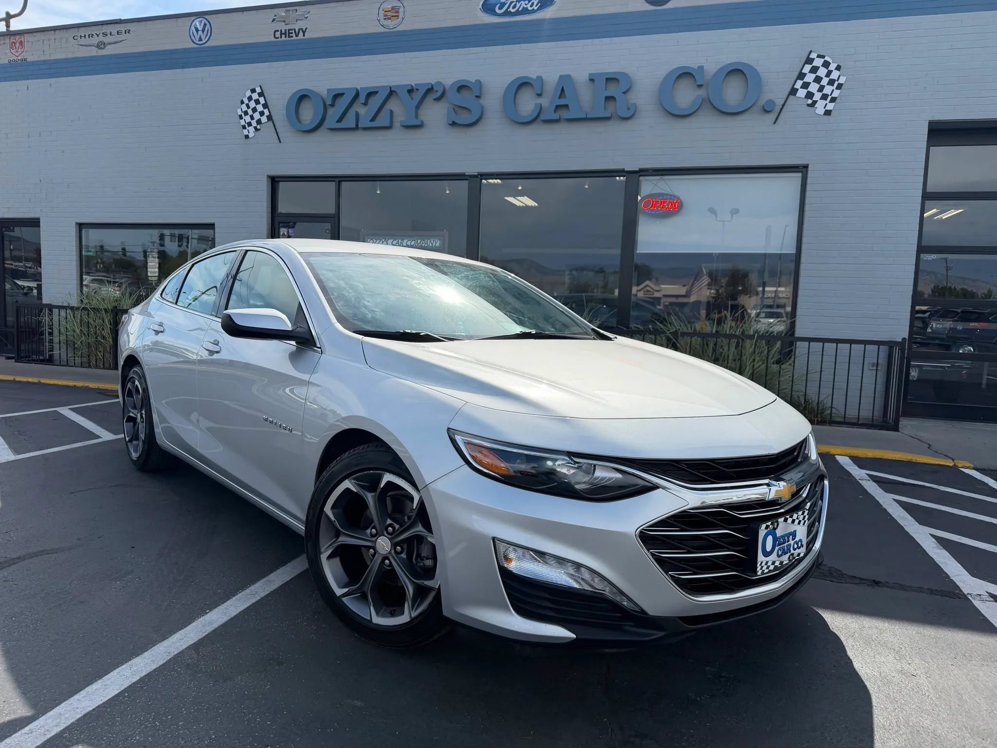 Used 2022 Chevrolet Malibu LT FWD image 2