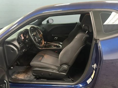 Used 2015 Dodge Challenger SXT RWD image 20