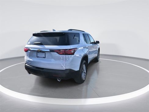 Used 2023 Chevrolet Traverse LT image 8