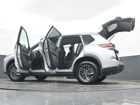 Certified 2025 Nissan Rogue S image 42