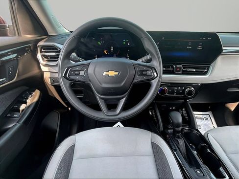 Used 2024 Chevrolet TrailBlazer LT FWD image 8