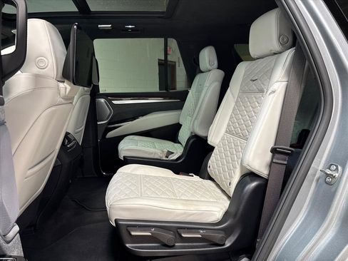 Used 2025 Cadillac Escalade Sport Platinum w/ LPO, ONYX Package image 28