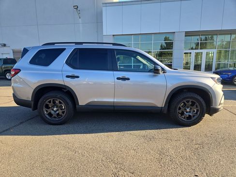 Used 2024 Honda Pilot TrailSport image 6