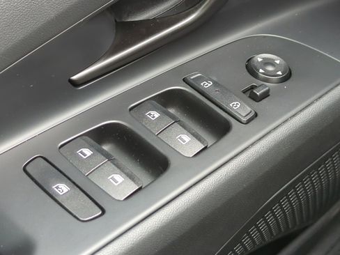 Certified 2025 Hyundai Elantra SEL image 27