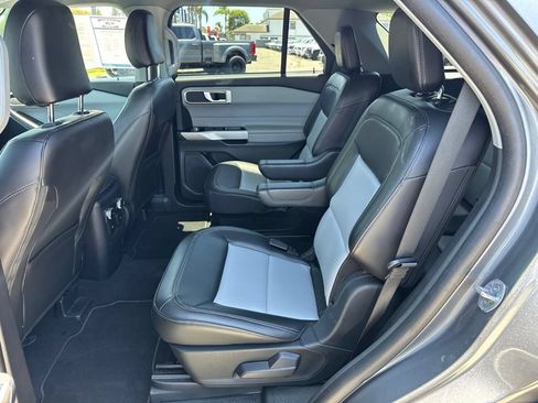 Used 2024 Ford Explorer XLT w/ Equipment Group 202A RWD image 10