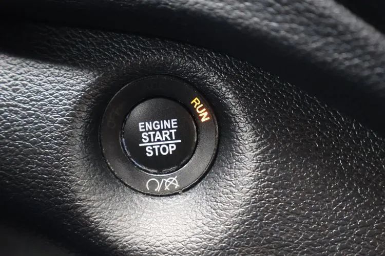 Used 2020 Jeep Cherokee Latitude Plus AWD/4WD image 29