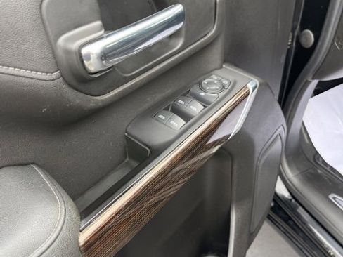 Used 2022 GMC Sierra 2500 SLE w/ SLE Value Package; image 9