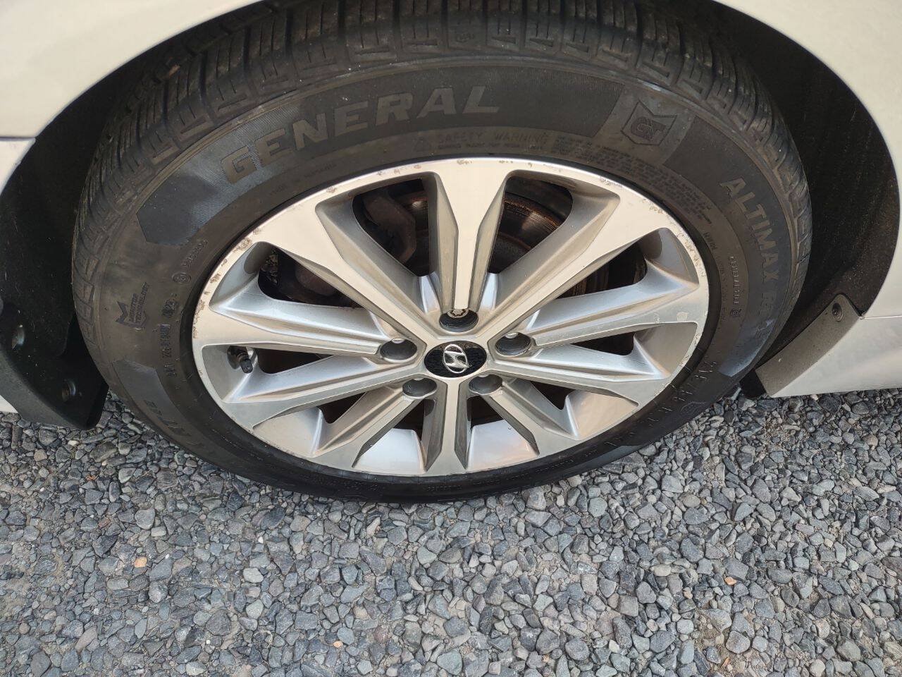 Used 2017 Hyundai Sonata Limited w/ Ultimate Package 04 FWD image 35