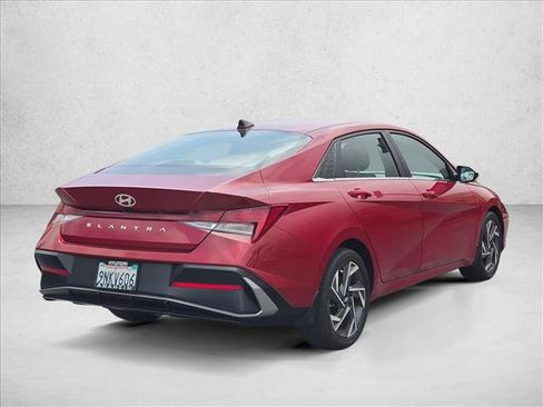Used 2024 Hyundai Elantra SEL w/ Convenience Package FWD image 5