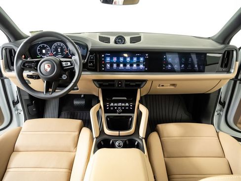 Certified 2026 Porsche Cayenne E-Hybrid AWD/4WD image 19