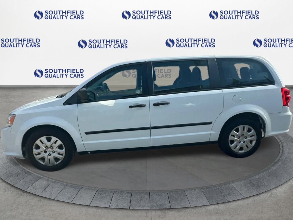 Used 2016 Dodge Grand Caravan American Value Package w/ UConnect Hands-Free Group FWD image 3