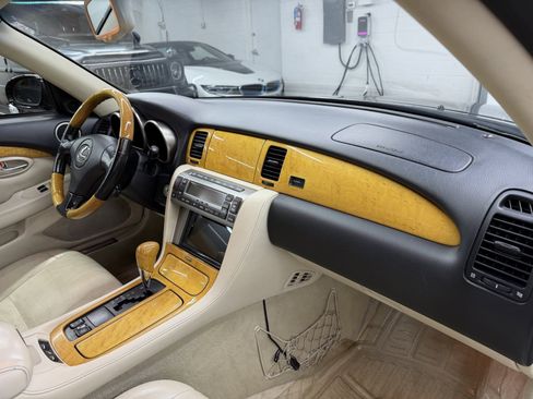 Used 2002 Lexus SC 430 Convertible image 18