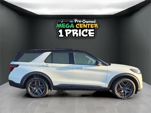 Used 2025 Ford Explorer ST image 29