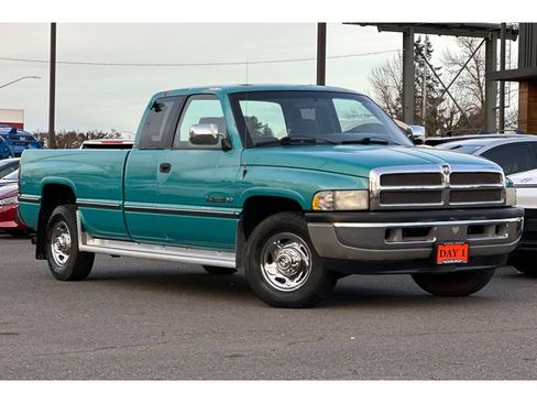 Used 1997 Dodge Ram 2500 Truck ST image 2