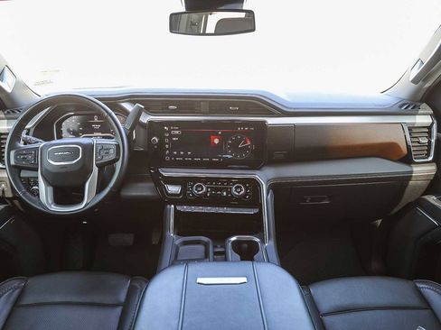 Used 2024 GMC Sierra 3500 Denali image 12