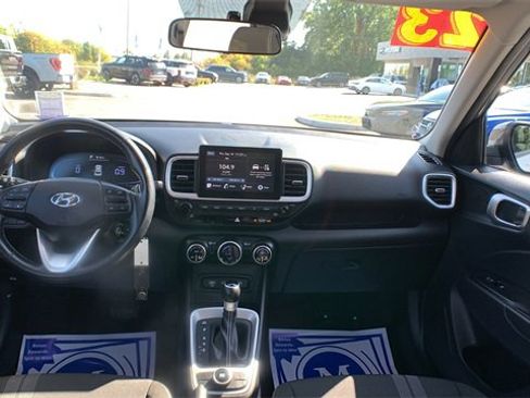 Used 2023 Hyundai Venue SEL image 20