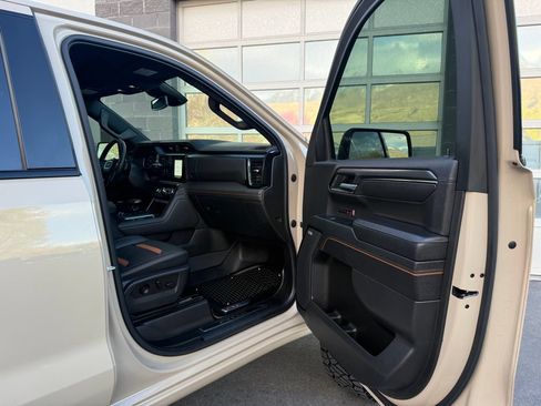 Used 2023 GMC Sierra 1500 AT4 w/ AT4 Premium Package AWD/4WD image 14