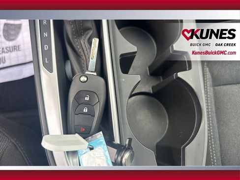 Used 2025 Chevrolet Trax LS image 37