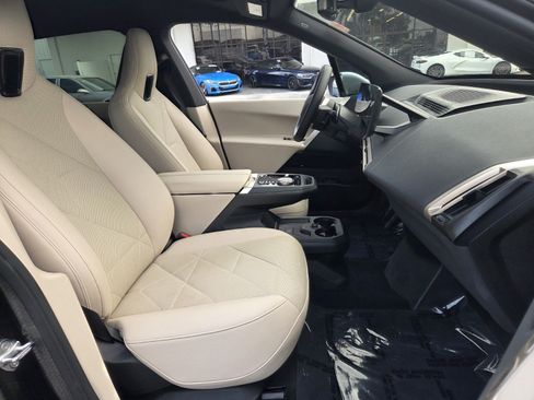 Used 2024 BMW iX xDrive50 w/ Sport Package AWD/4WD image 17