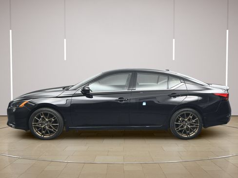 Certified 2025 Nissan Altima 2.5 SR FWD image 4