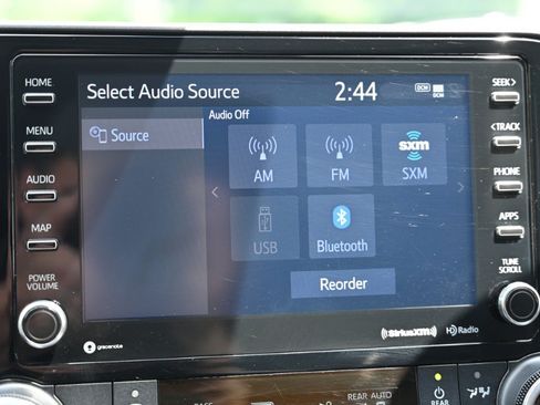 Used 2021 Toyota Highlander XLE AWD/4WD image 27